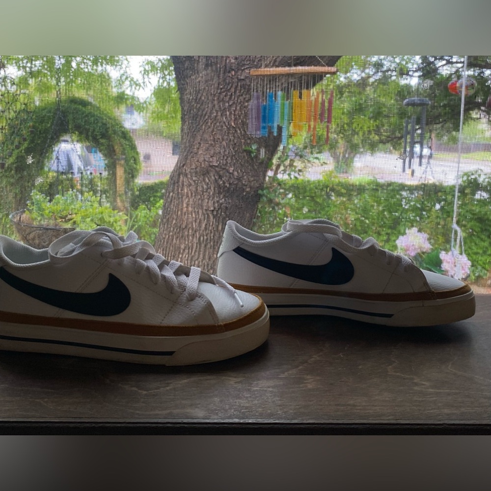 NIKE  7 .5 almost new